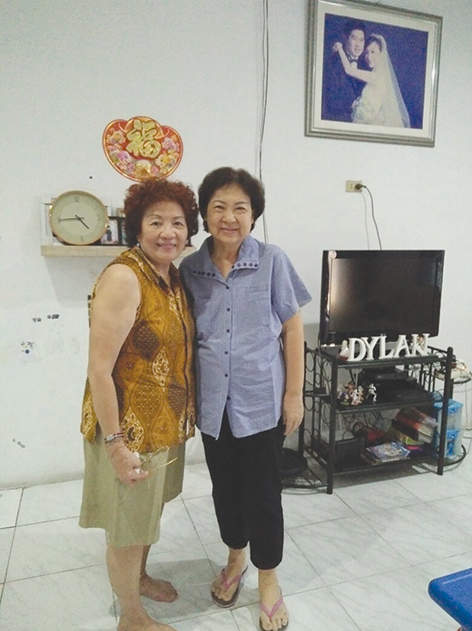 KUNJUNGAN PERWAKILAN BIDANG SOSIAL PAP, IBU BABY GUNAWAN, KE RUMAH IBU ANITA